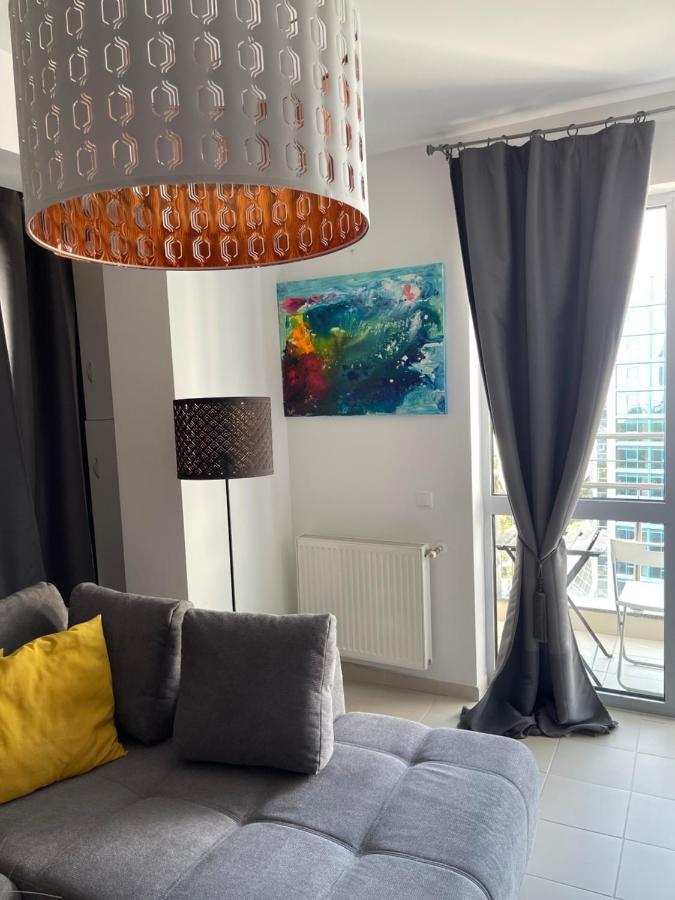Apartment Happiness By Nicole Jutka, Visual Artist Olimp Exterior photo